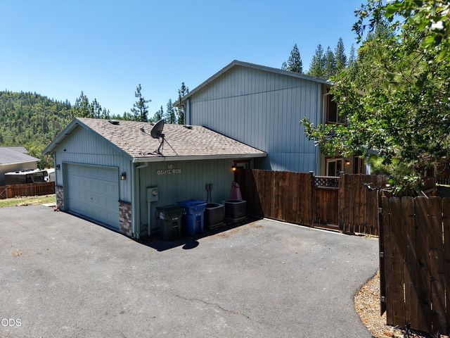 10 Quail Run Drive, Shady Cove, OR 97539