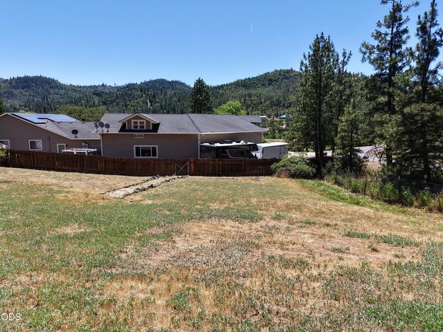 10 Quail Run Drive, Shady Cove, OR 97539