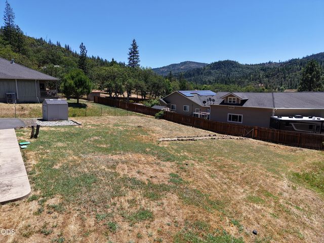 10 Quail Run Drive, Shady Cove, OR 97539