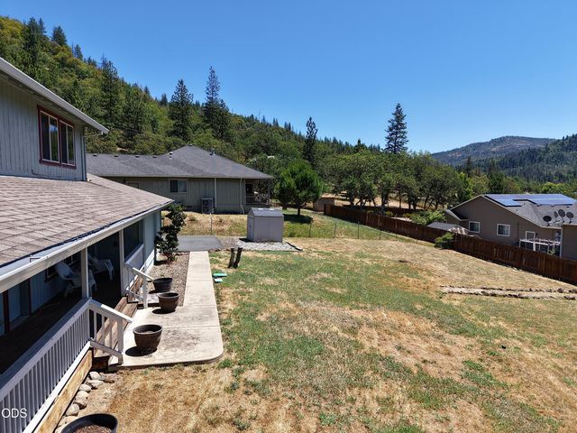 10 Quail Run Drive, Shady Cove, OR 97539