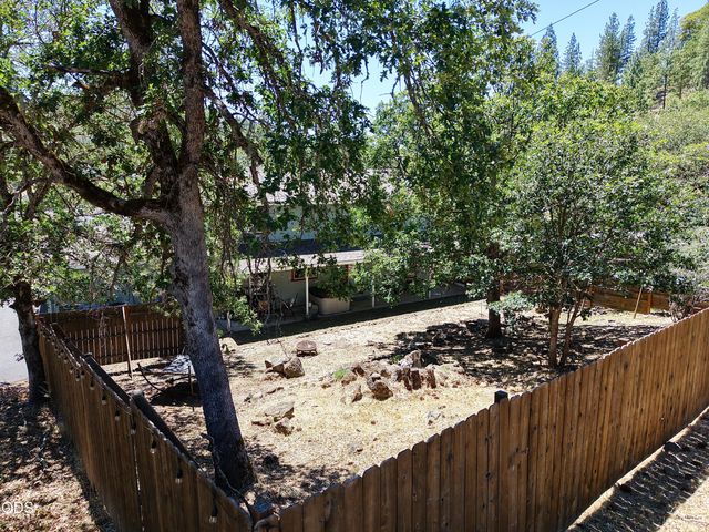 10 Quail Run Drive, Shady Cove, OR 97539