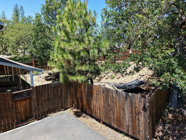 10 Quail Run Drive, Shady Cove, OR 97539