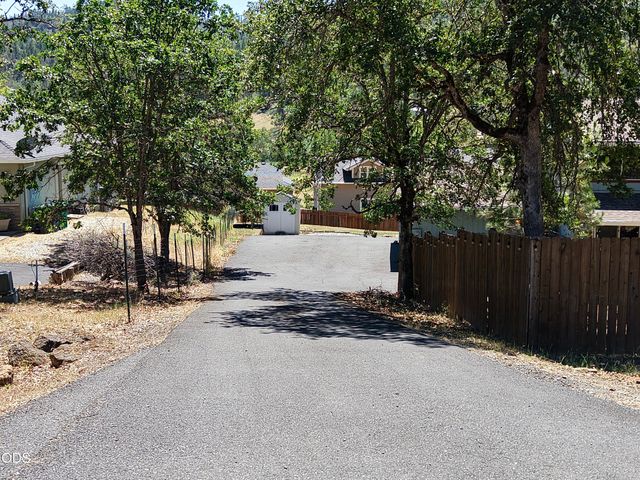 10 Quail Run Drive, Shady Cove, OR 97539