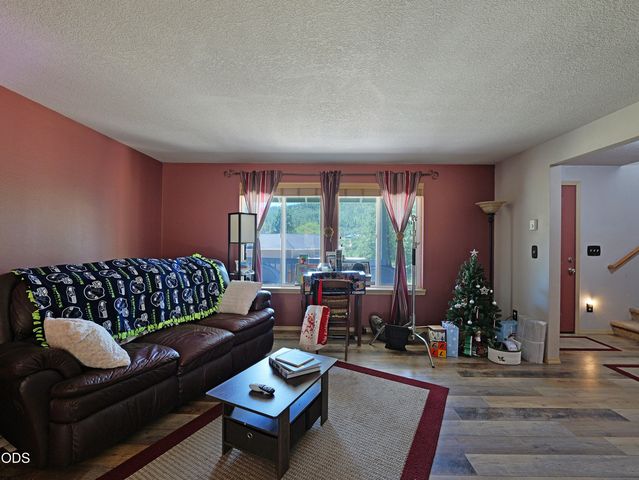 10 Quail Run Drive, Shady Cove, OR 97539