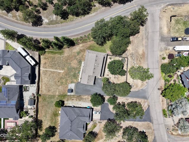 10 Quail Run Drive, Shady Cove, OR 97539