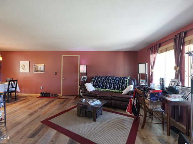 10 Quail Run Drive, Shady Cove, OR 97539
