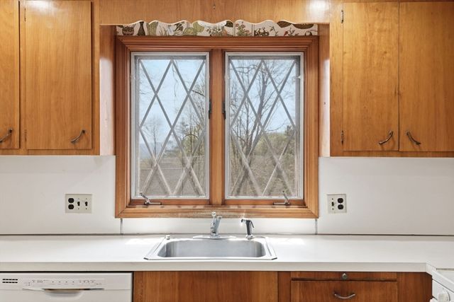 306 Fairmount Ave, Boston, MA 02136