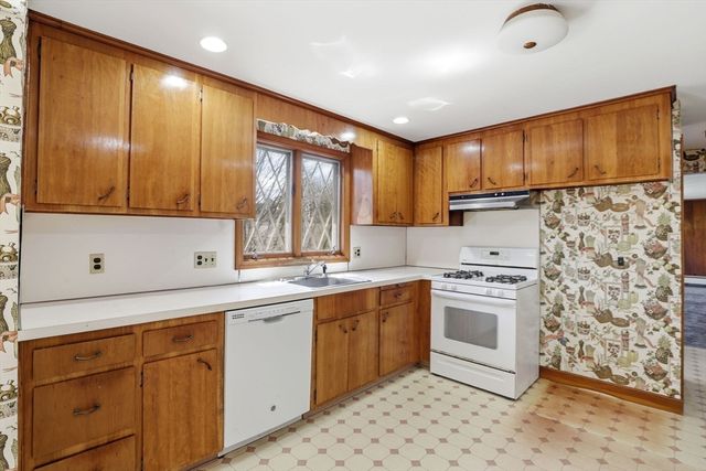 306 Fairmount Ave, Boston, MA 02136