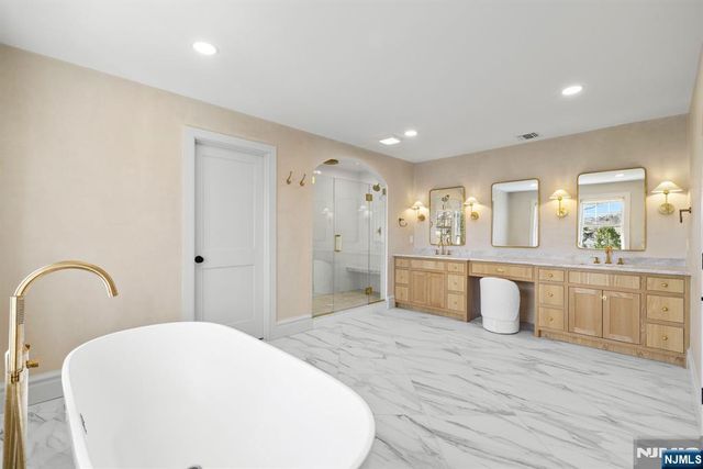 780 Frederick Court, Wyckoff, NJ 07481