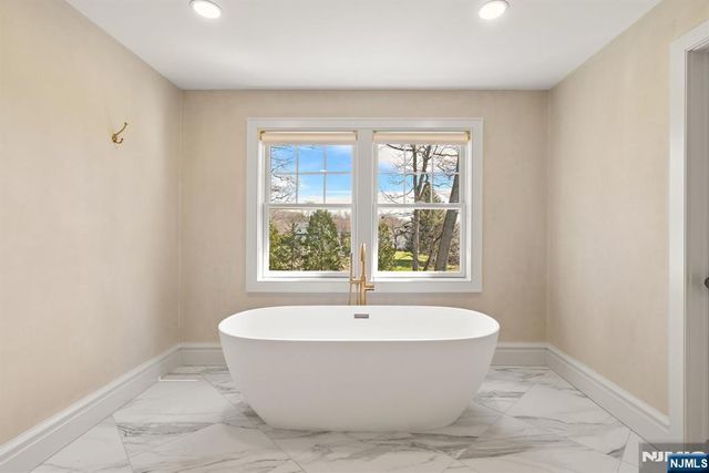 780 Frederick Court, Wyckoff, NJ 07481