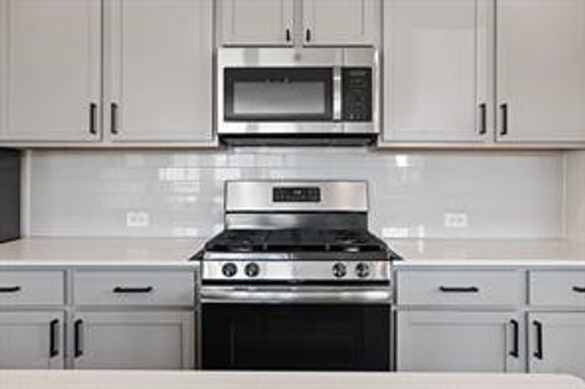 4529 Hemingway Avenue, Aubrey, TX 76227