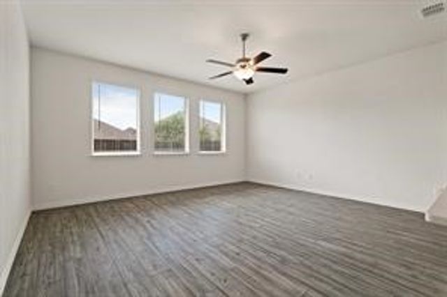 4529 Hemingway Avenue, Aubrey, TX 76227