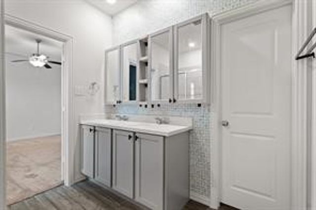 4529 Hemingway Avenue, Aubrey, TX 76227