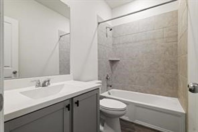 4529 Hemingway Avenue, Aubrey, TX 76227