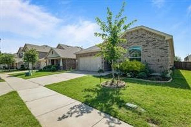 4529 Hemingway Avenue, Aubrey, TX 76227