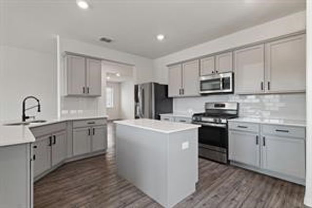 4529 Hemingway Avenue, Aubrey, TX 76227