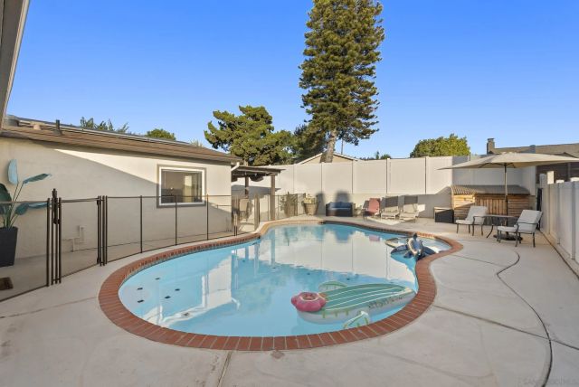 12979 Calle De Las Rosas, San Diego, CA 92129