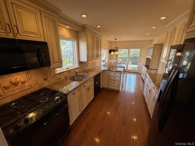 11 Arbor Street, Great Neck, NY 11021