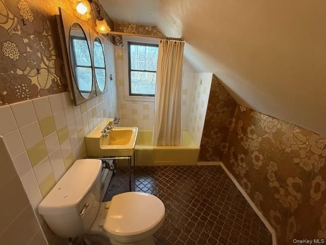 11 Arbor Street, Great Neck, NY 11021