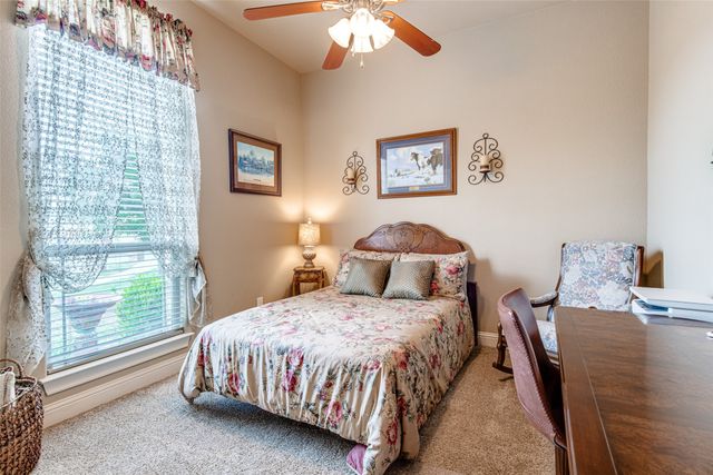 902 Saint Matthew Circle, Royse City, TX 75189