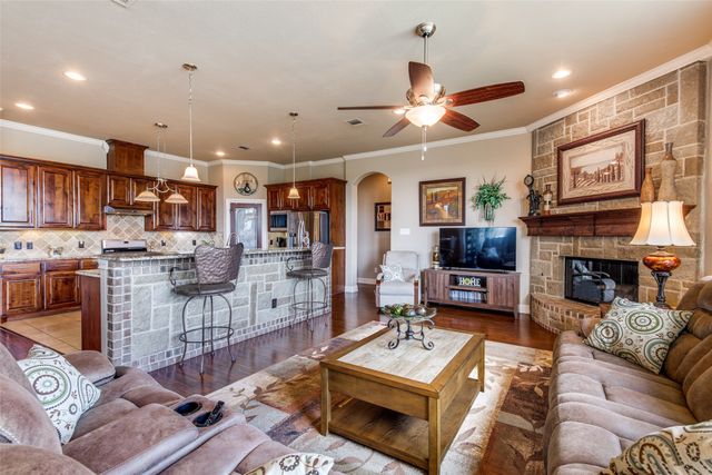 902 Saint Matthew Circle, Royse City, TX 75189