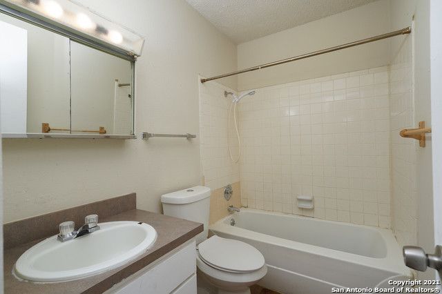 5239 Woodbrook, San Antonio, TX 78218