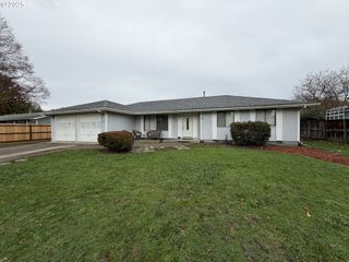 1766 Nw BEAUMONT Ave, Roseburg, OR 97471