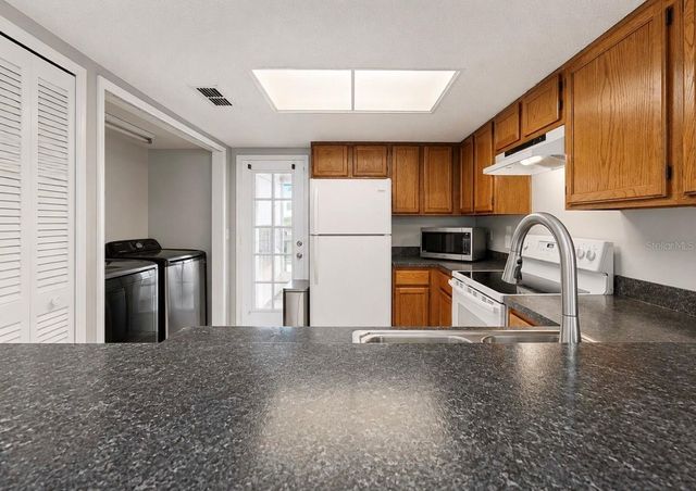 2316 FLETCHERS POINT CIRCLE, Tampa, FL 33613