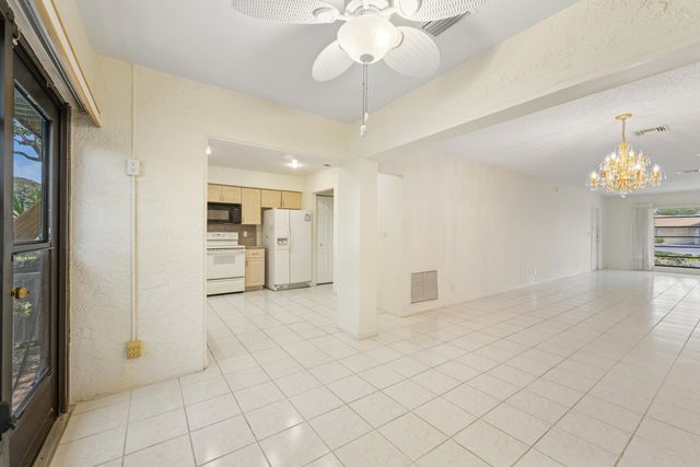 4675 ROBINWOOD Circle A, Boynton Beach, FL 33436