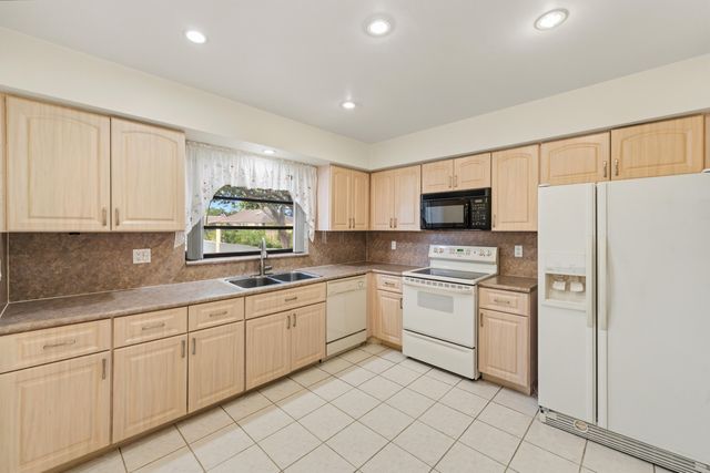 4675 ROBINWOOD Circle A, Boynton Beach, FL 33436