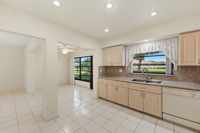 4675 ROBINWOOD Circle A, Boynton Beach, FL 33436