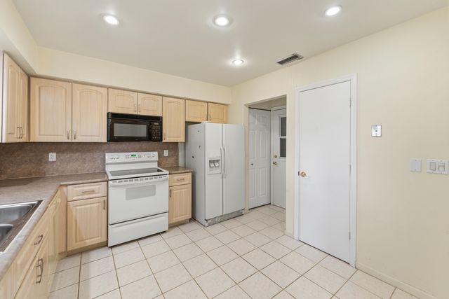 4675 ROBINWOOD Circle A, Boynton Beach, FL 33436