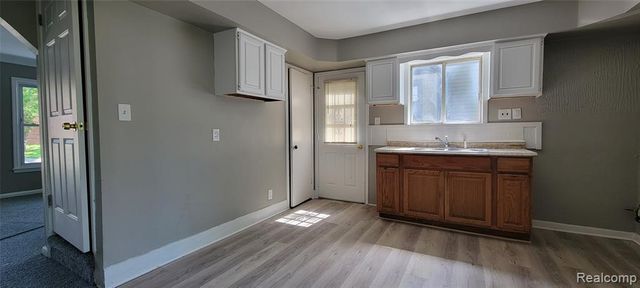 20462 Kingsville Street, Harper Woods, MI 48225