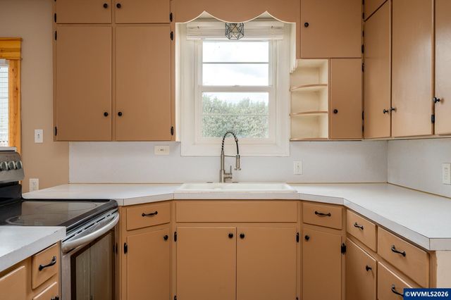 1520 N Maple St, Canby, OR 97013