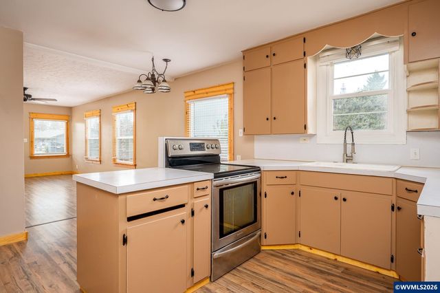 1520 N Maple St, Canby, OR 97013