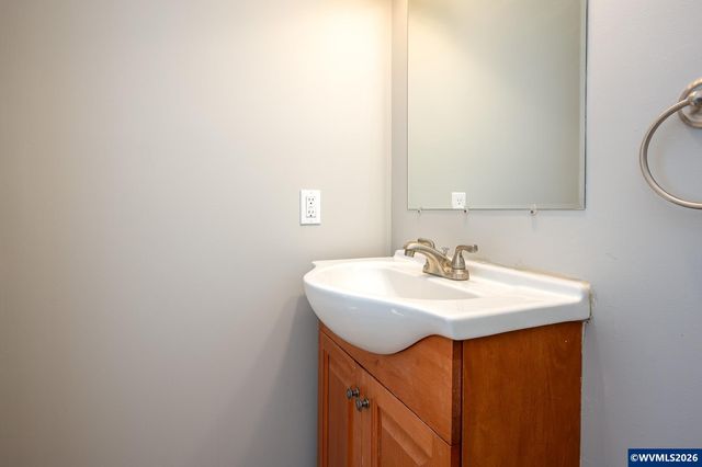 1520 N Maple St, Canby, OR 97013