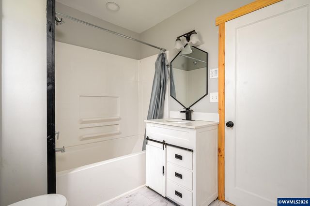 1520 N Maple St, Canby, OR 97013