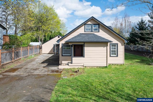 1520 N Maple St, Canby, OR 97013