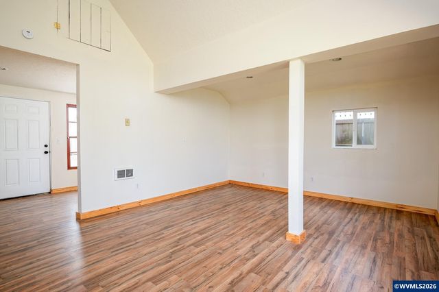 1520 N Maple St, Canby, OR 97013