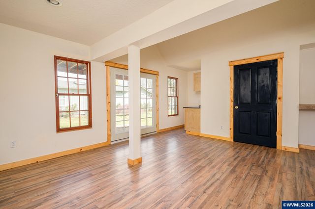 1520 N Maple St, Canby, OR 97013