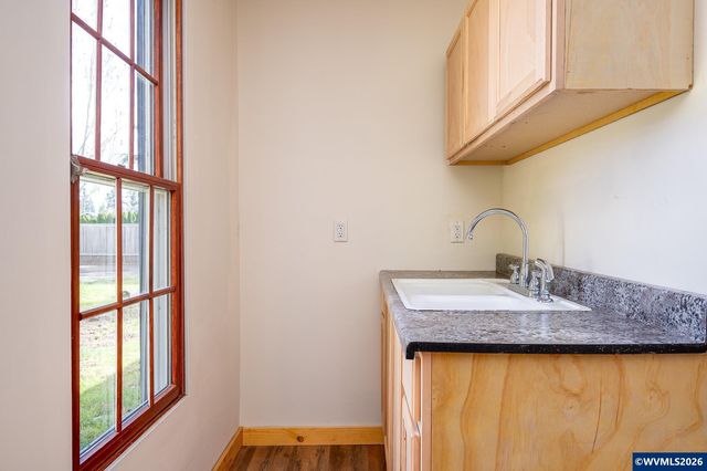 1520 N Maple St, Canby, OR 97013