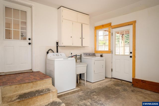 1520 N Maple St, Canby, OR 97013