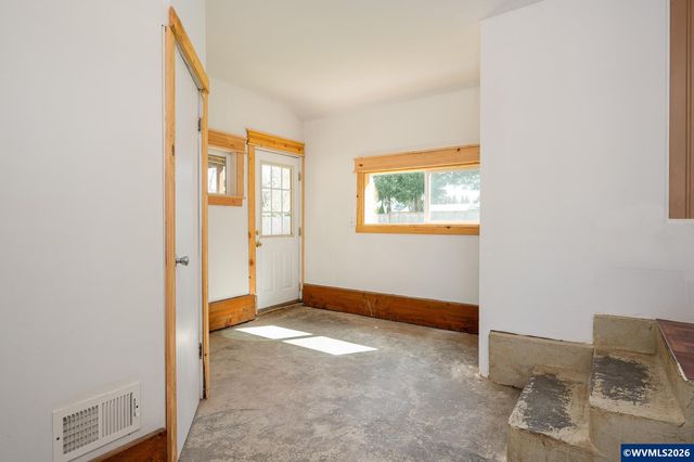 1520 N Maple St, Canby, OR 97013