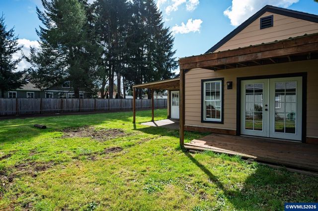 1520 N Maple St, Canby, OR 97013