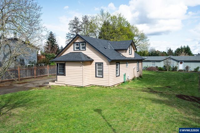 1520 N Maple St, Canby, OR 97013