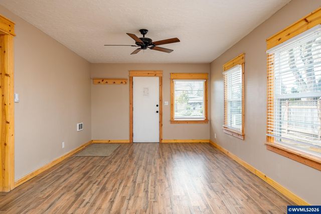 1520 N Maple St, Canby, OR 97013