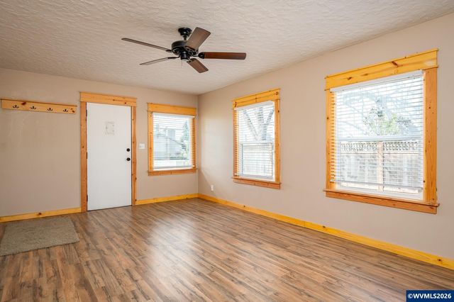 1520 N Maple St, Canby, OR 97013