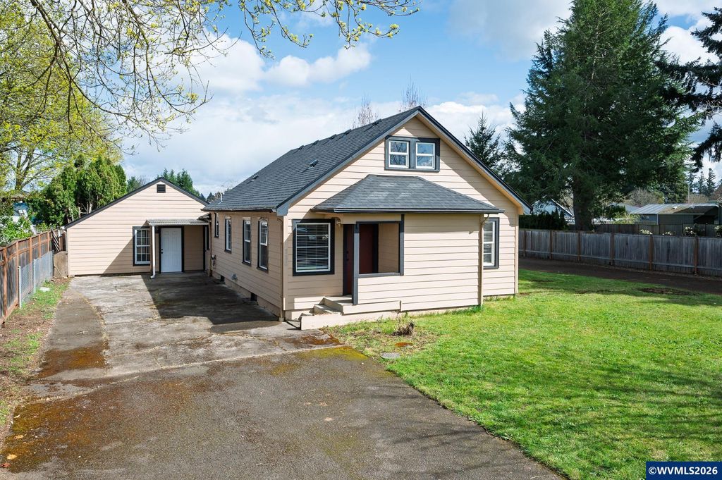 1520 N Maple St, Canby, OR 97013