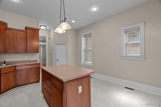 2805 Wyoming Street, St Louis, MO 63118