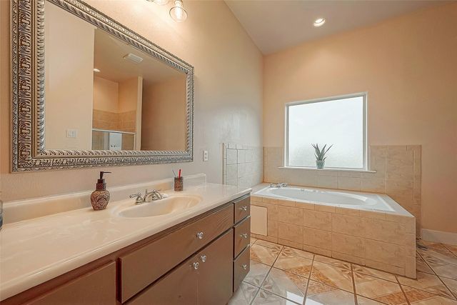 1241 Terrazas Ln Lane, Sealy, TX 77474